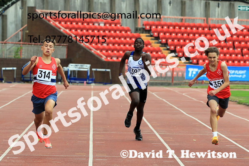 300 metres, Gateshead Tartan Games.  Photo: David T. Hewitson/Sports for All Pics
